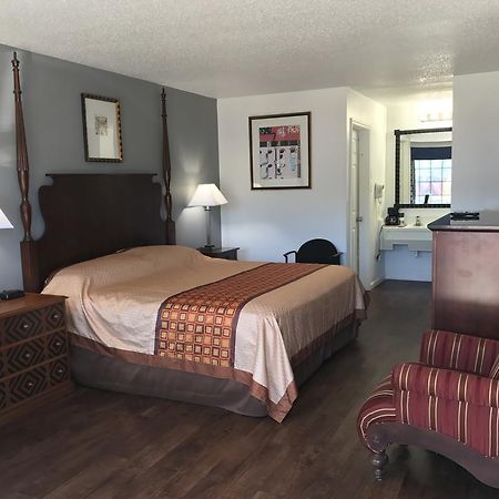 Americas Best Value Inn & Suites Russellville Extérieur photo
