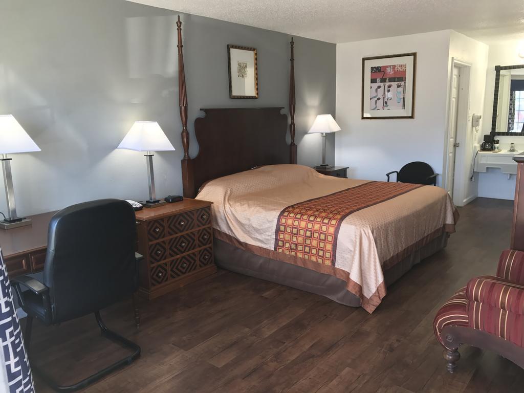 Americas Best Value Inn & Suites Russellville Extérieur photo