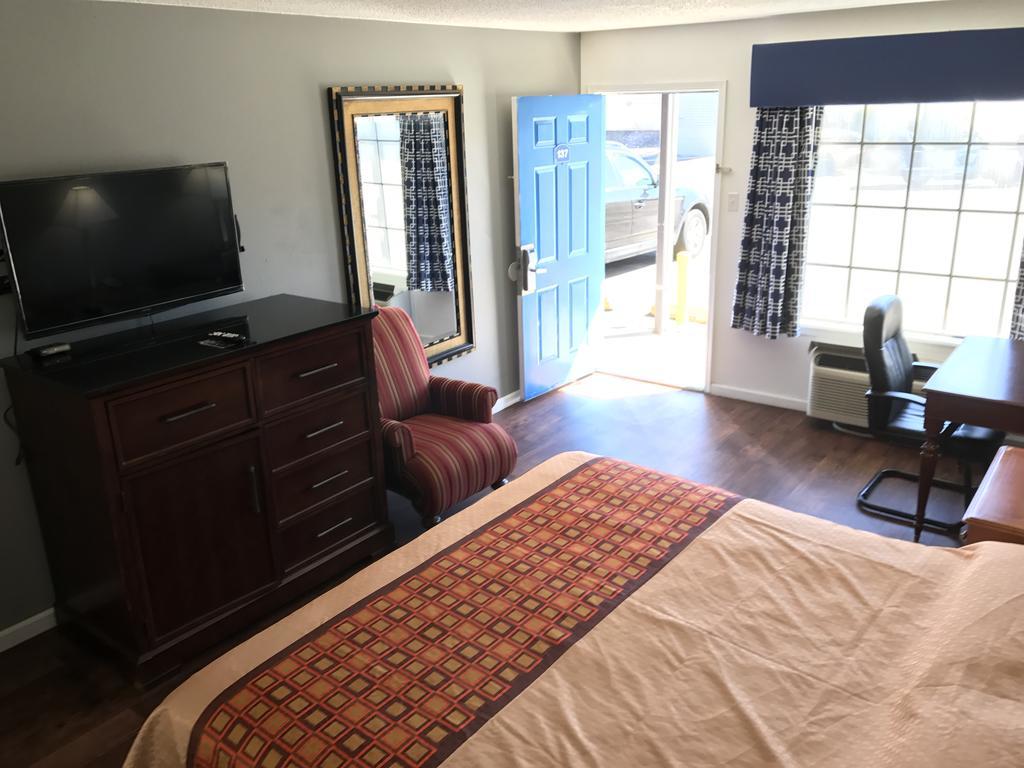 Americas Best Value Inn & Suites Russellville Extérieur photo