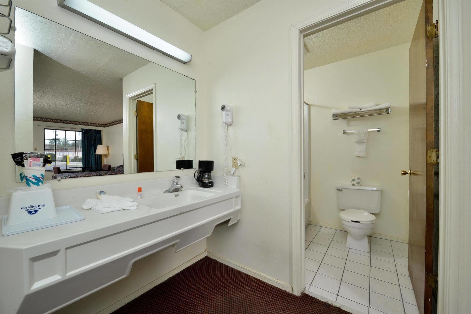 Americas Best Value Inn & Suites Russellville Extérieur photo